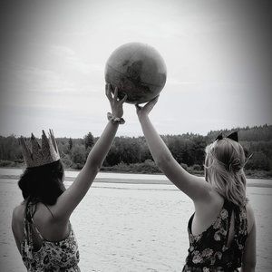 Meet your Posher, Earth and Crown